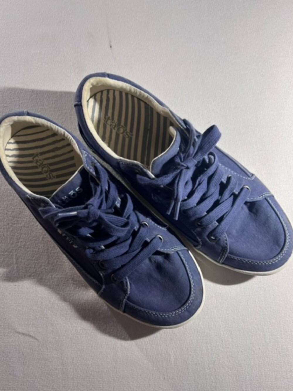 Taos Women's Moc Star sneakers indigo distressed canvas